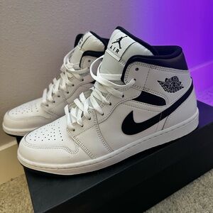 Air Jordan 1 Mid White Black 10.5M